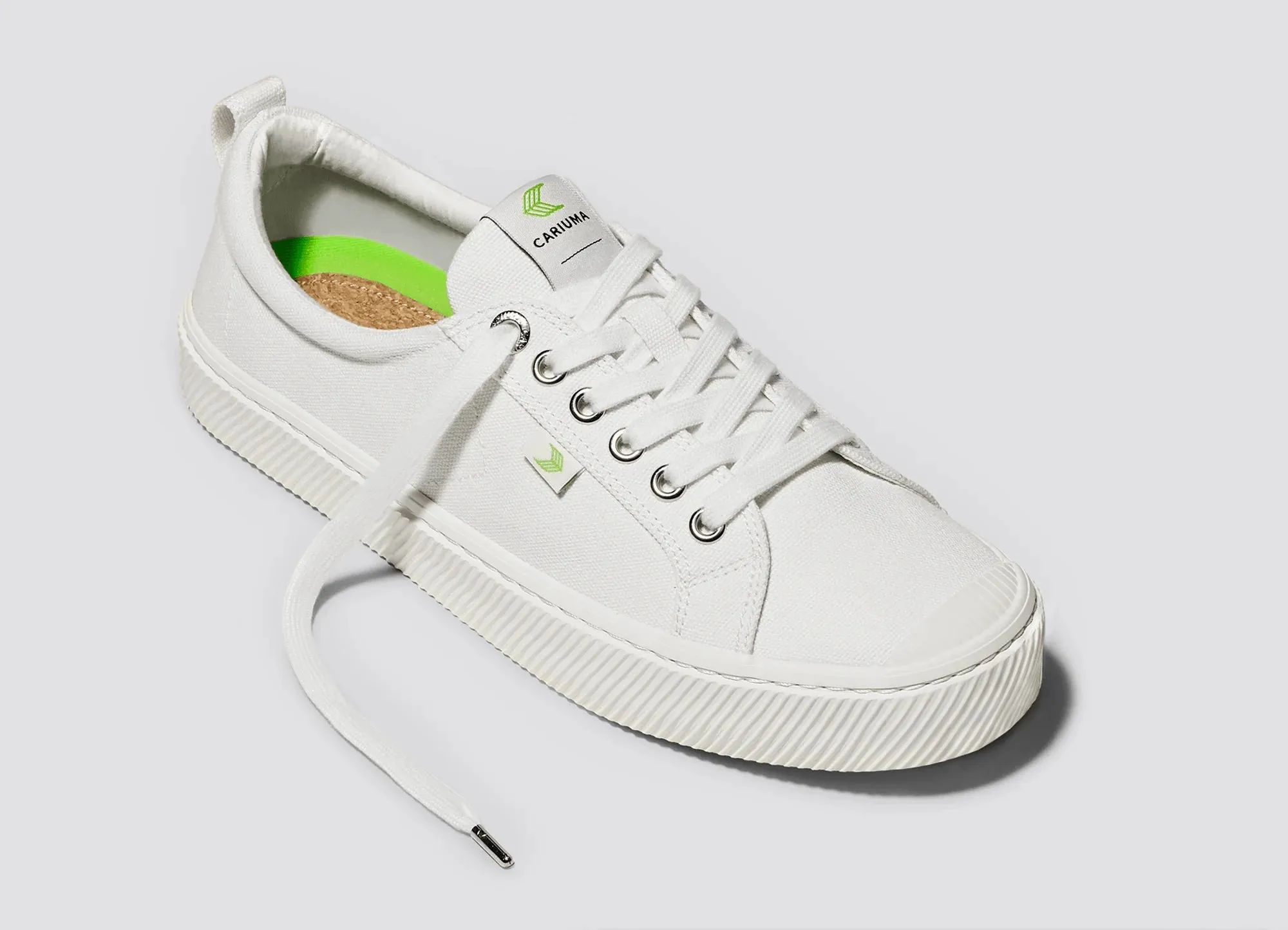 Cariuma Low Off-White Canvas Sneaker